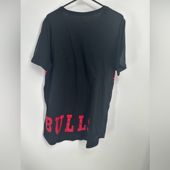 Chicago Bulls Shirt Men’s Large Short Sleeve Black NBA EUC - Picture 4 of 4
